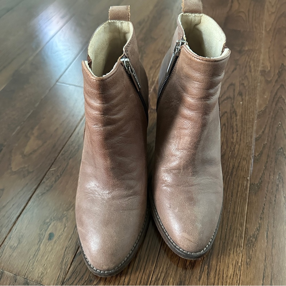 EUC Aquatalia ankle booties